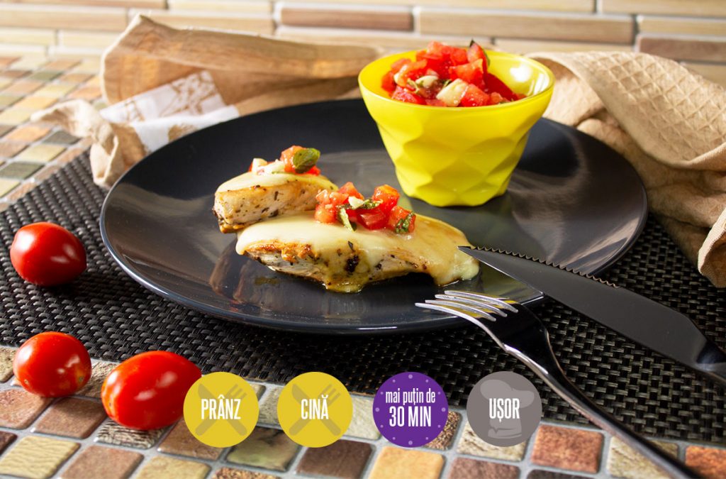 piept de pui cu mozarella și salsa de roșii