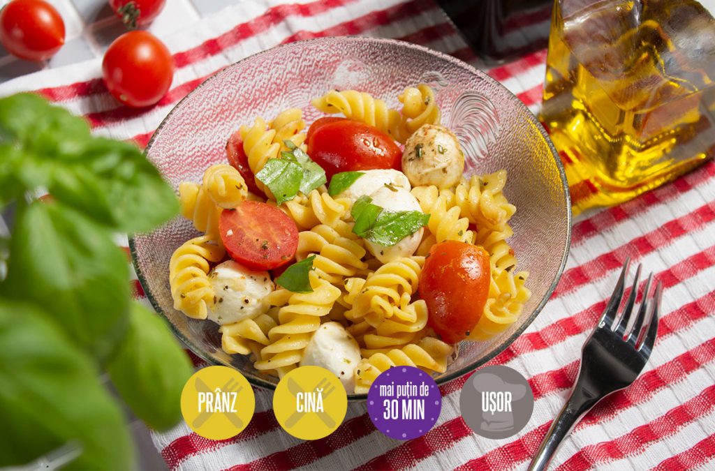 salată caprese cu paste