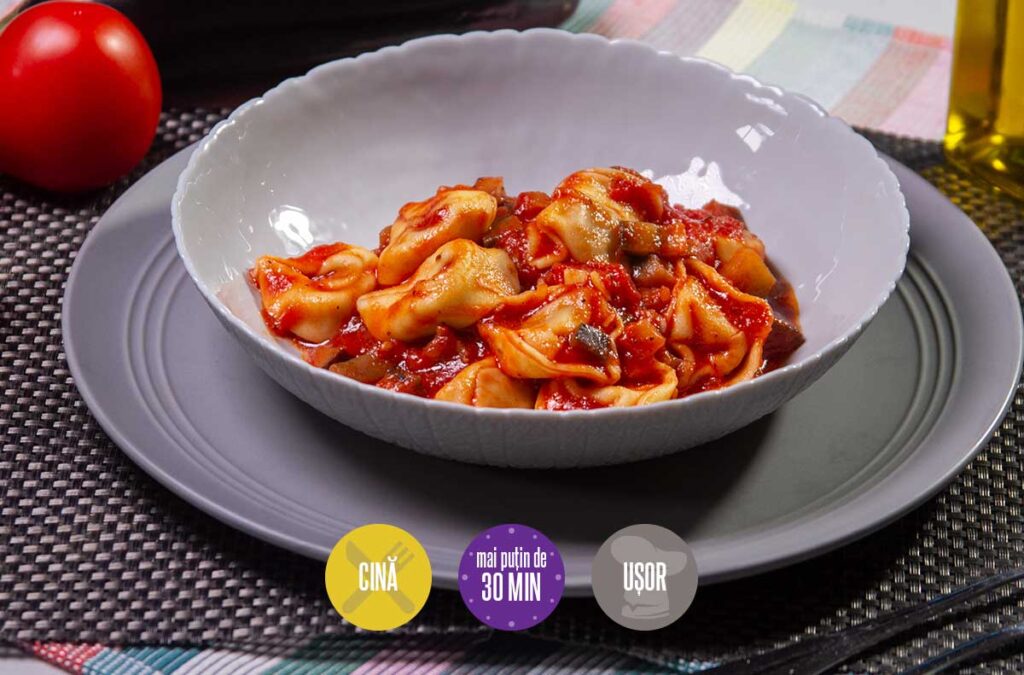 Tortelloni cu sos de roșii și vinete